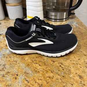 Brooks PureFlow 7 size 5.5